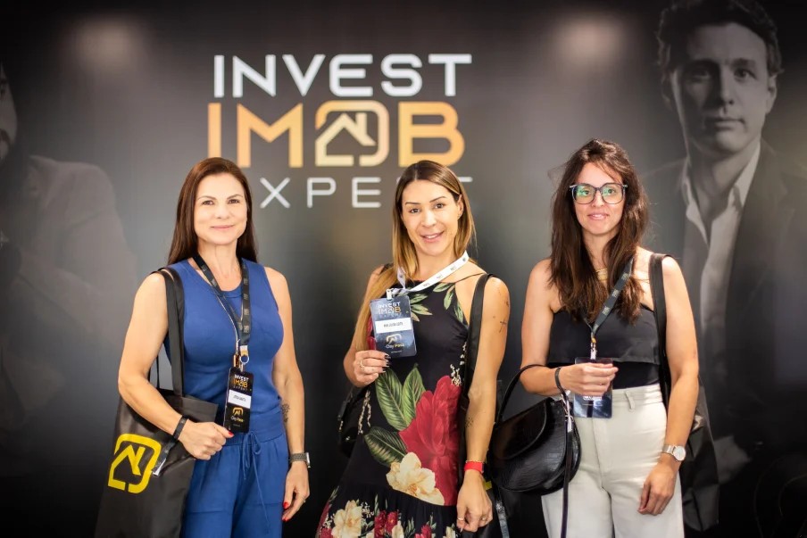 Participantes no painel de fotos do Invest Imob